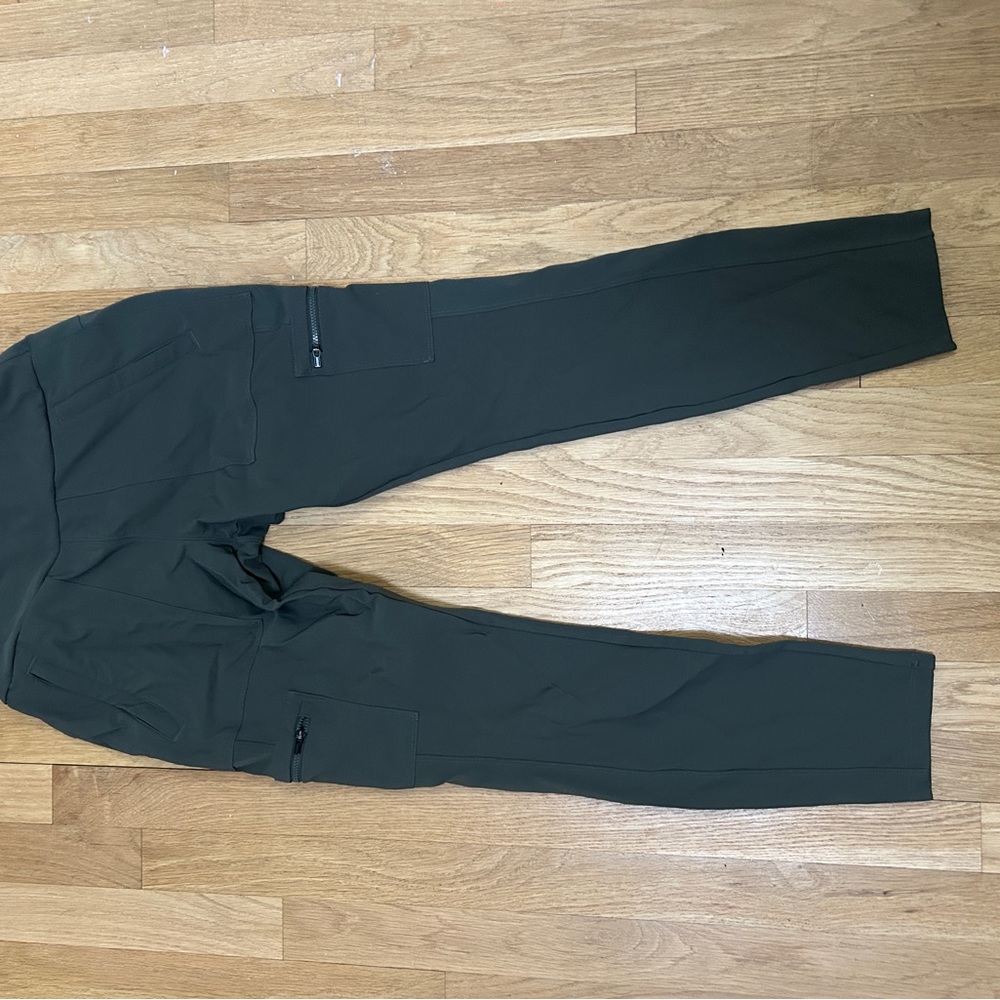 Athleta women’s cargo olive pants size 8